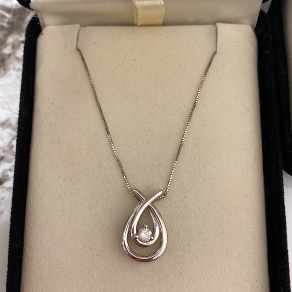 Kay’s Jewelers Jewelry Set Kay Jewelers Loves Embrace Necklace